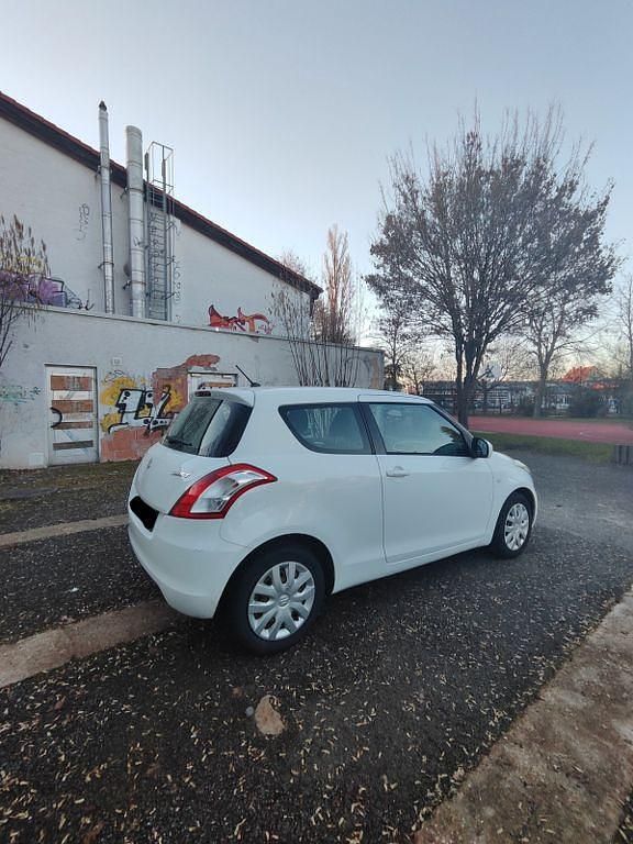Gebraucht Suzuki Swift Club 94 PS (69 kW) 2011 Weiß Kleinwagen