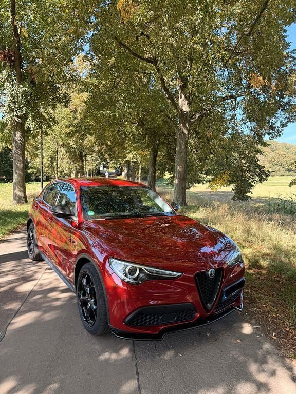 Rot Gebraucht 2017 Alfa Romeo Stelvio Super SUV | 19.000 € (Fairer Preis) - Bild 1/4