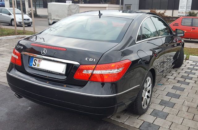Gebraucht Mercedes E220 170 PS (125 kW) 2010 Schwarz Coupé