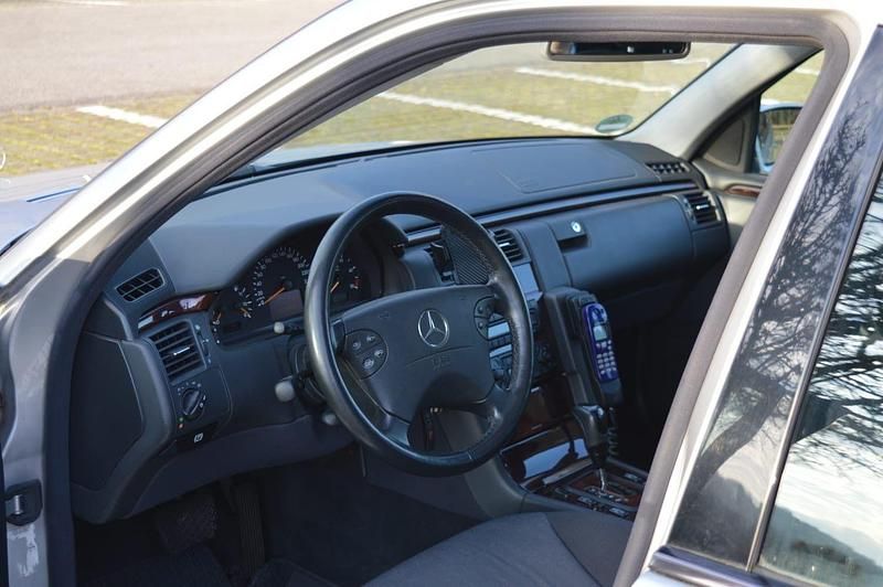 Gebraucht Mercedes E270 177 PS (130 kW) 2001 Silber Kombi