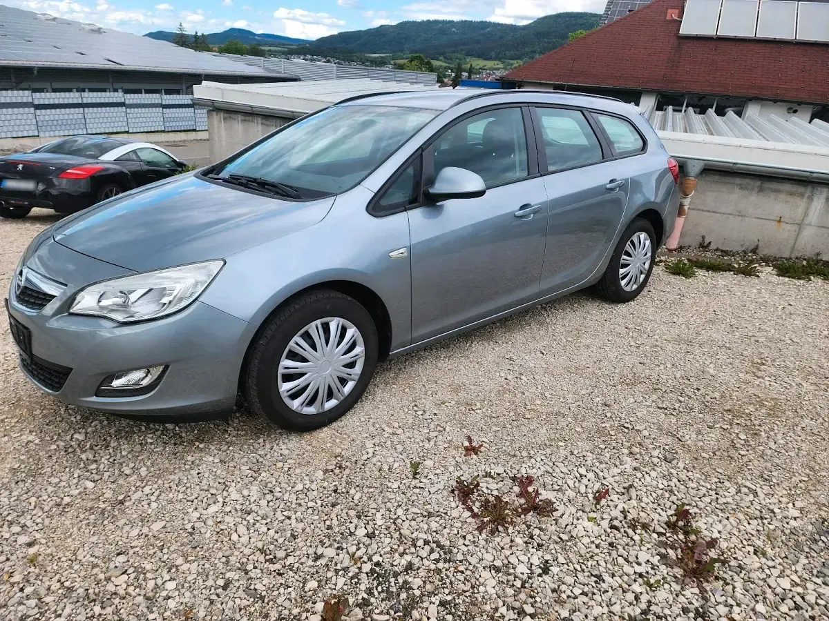 Gebraucht Opel Astra 116 PS (85 kW) 2011 Blau Kombi