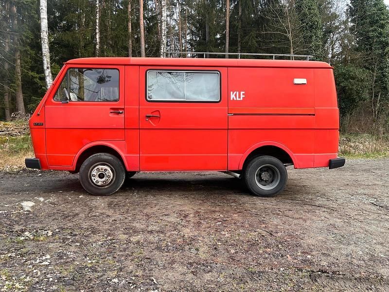 Second-hand VW LT 75 CP (55 kW) 1979 Roșu Monovolum
