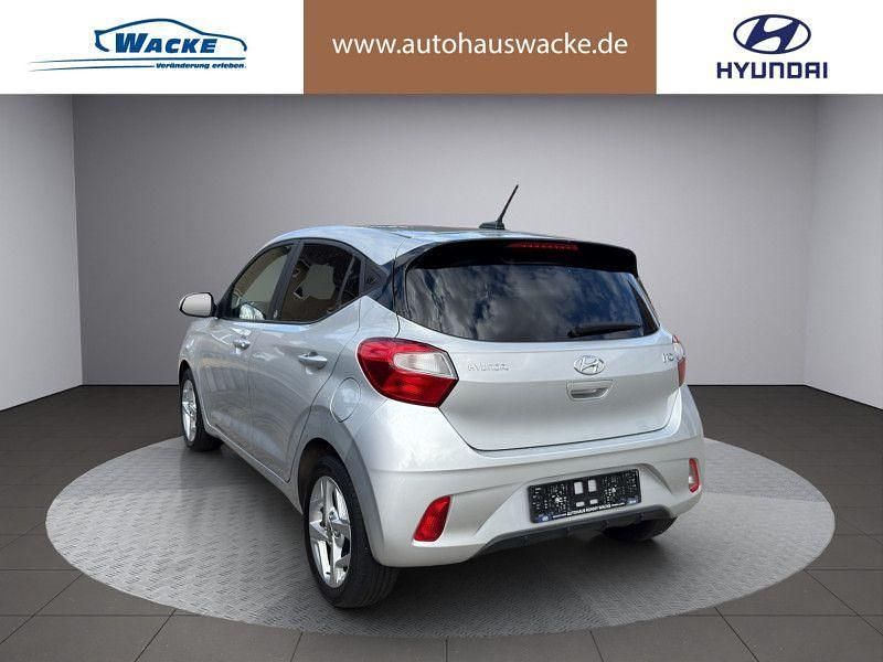 Gebraucht Hyundai i10 67 PS (49 kW) 2021 Farbe: silber Kleinwagen