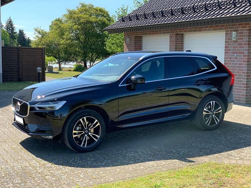 Schwarz Gebraucht 2019 Volvo XC60 Momentum SUV | 32.127 € (Fairer Preis) - Bild 1/4