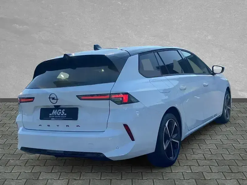 Używany Opel Astra 131 KM (96 kW) 2025 Biały Sedan/Limuzyna