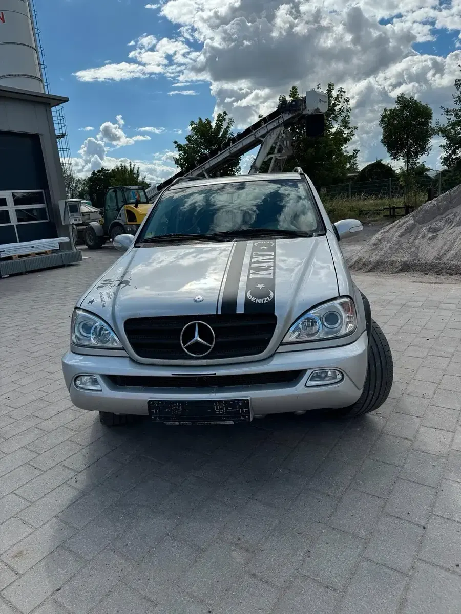 Gebraucht Mercedes ML270 163 PS (119 kW) 2003 Silber SUV