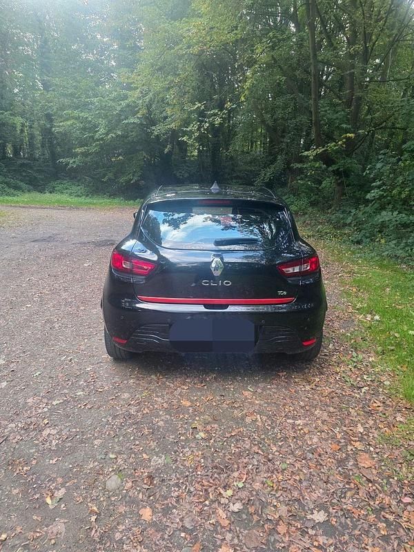 Używany Renault Clio IV Luxe 90 KM (66 kW) 2014 Czarny Hatchback