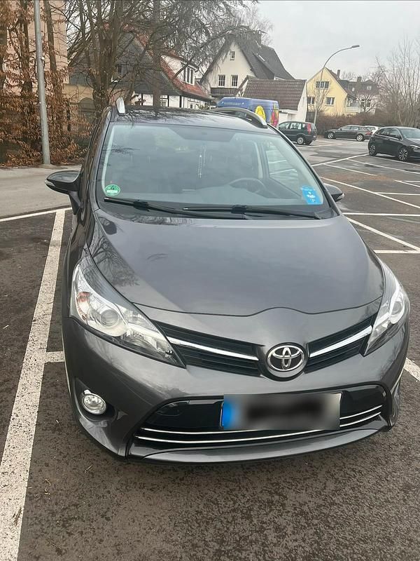 Gebraucht Toyota Verso 147 PS (108 kW) 2016 Grau Van / Kleinbus