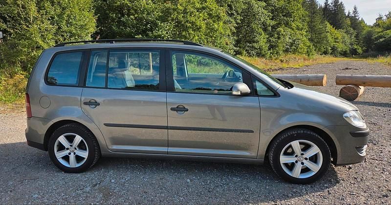 Braun Gebraucht 2007 VW Touran Van / Kleinbus | 2.300 € (Superpreis) - Bild 1/4
