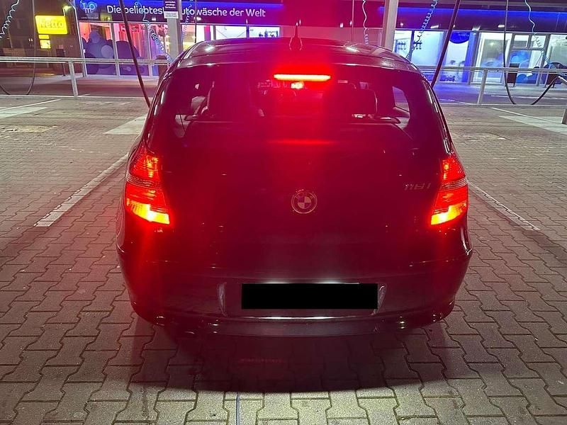 Gebraucht BMW 116 122 PS (89 kW) 2009 Schwarz Kleinwagen