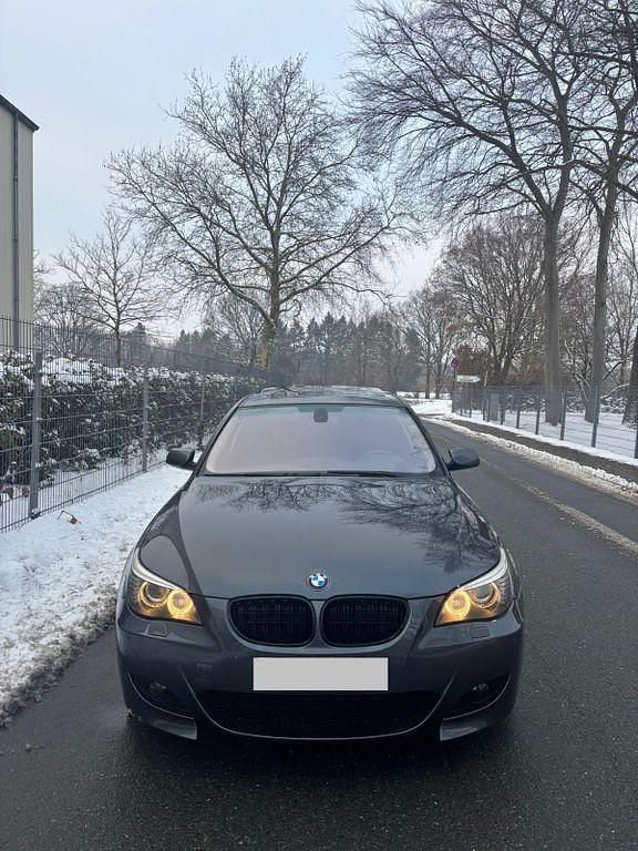 Gebraucht BMW 525 197 PS (144 kW) 2008 Grau Limousine
