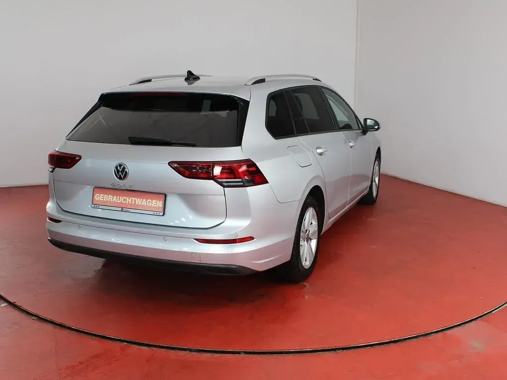 Second-hand VW Golf VIII Life 150 CP (110 kW) 2024 Argintiu Break