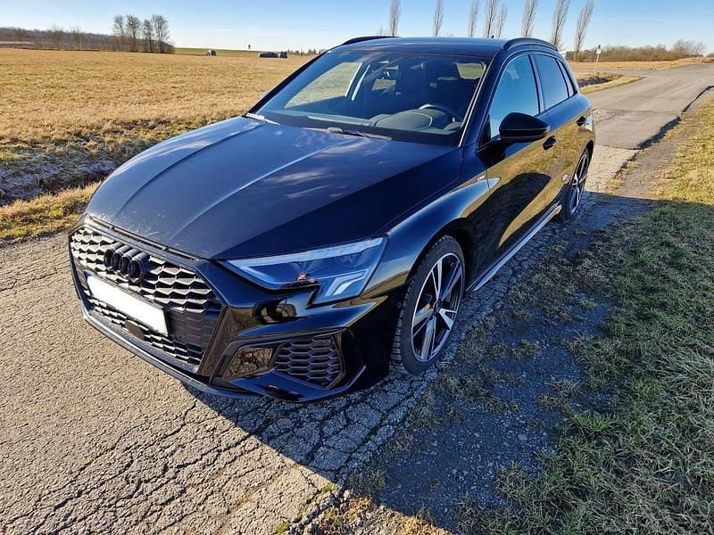 Schwarz Gebraucht 2021 Audi A3 Sportback S-Line Limousine | 28.000 € (Fairer Preis) - Bild 1/4
