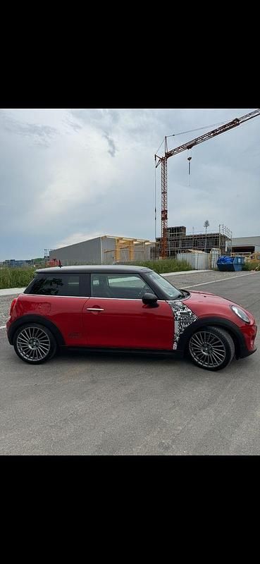 Second-hand Mini Cooper 136 CP (100 kW) 2016 Roșu Hatchback