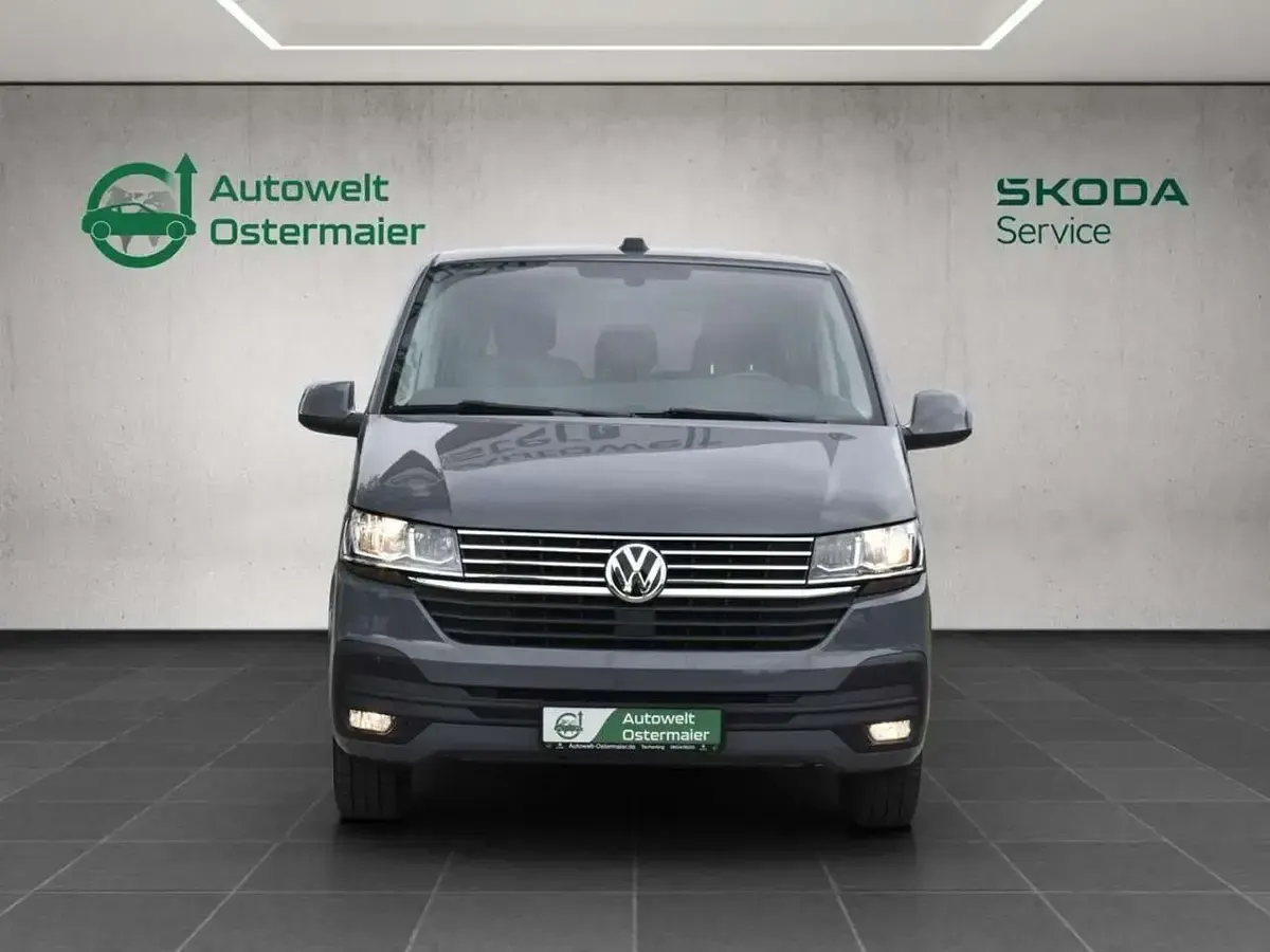 Gebraucht VW Caravelle Comfortline 150 PS (110 kW) 2024 Pure grey Van