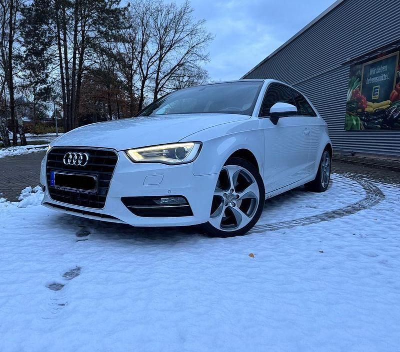 Weiß Gebraucht 2012 Audi A3 S-Line Limousine | 13.500 € (Fairer Preis) - Bild 1/4
