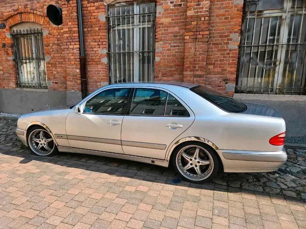 Gebraucht Mercedes E280 204 PS (150 kW) 1999 Silber Limousine