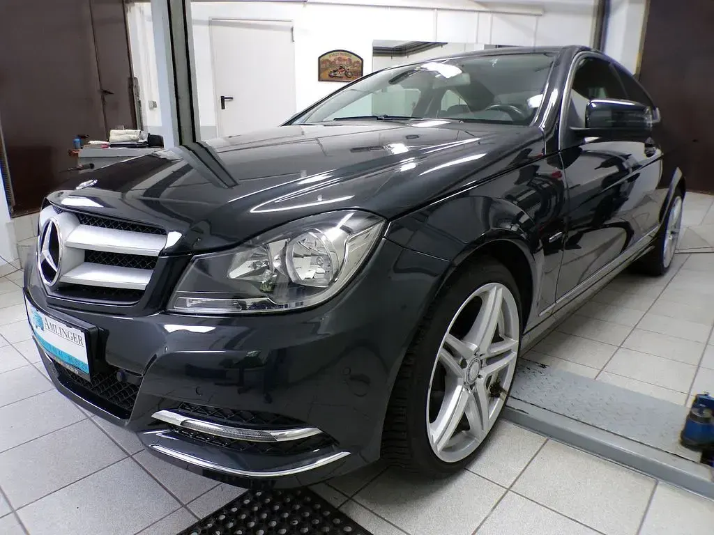 Gebraucht Mercedes C180 156 PS (114 kW) 2012 Schwarz Coupé