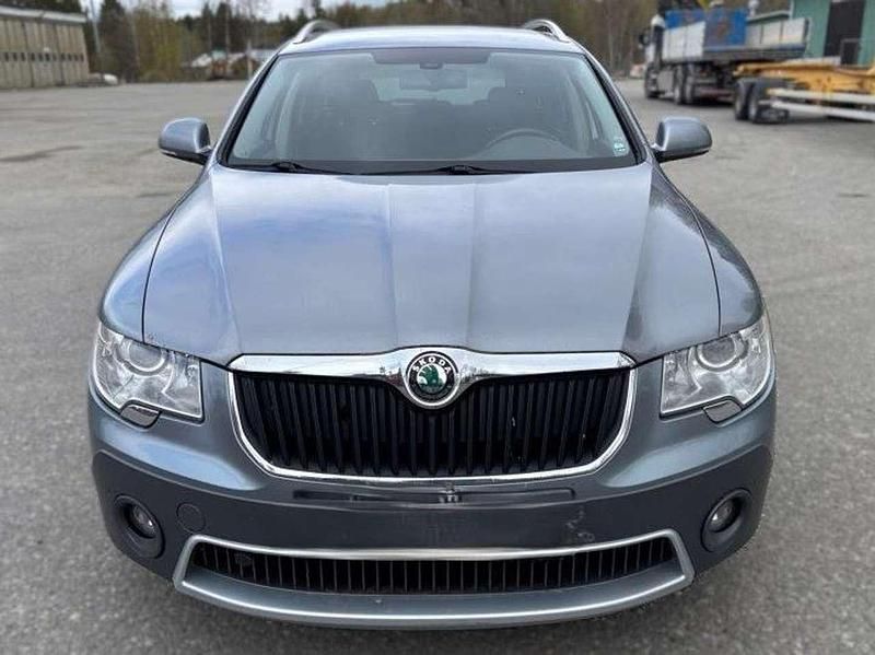 Gebraucht Skoda Superb Comfort 140 PS (102 kW) 2012 Blau Kombi