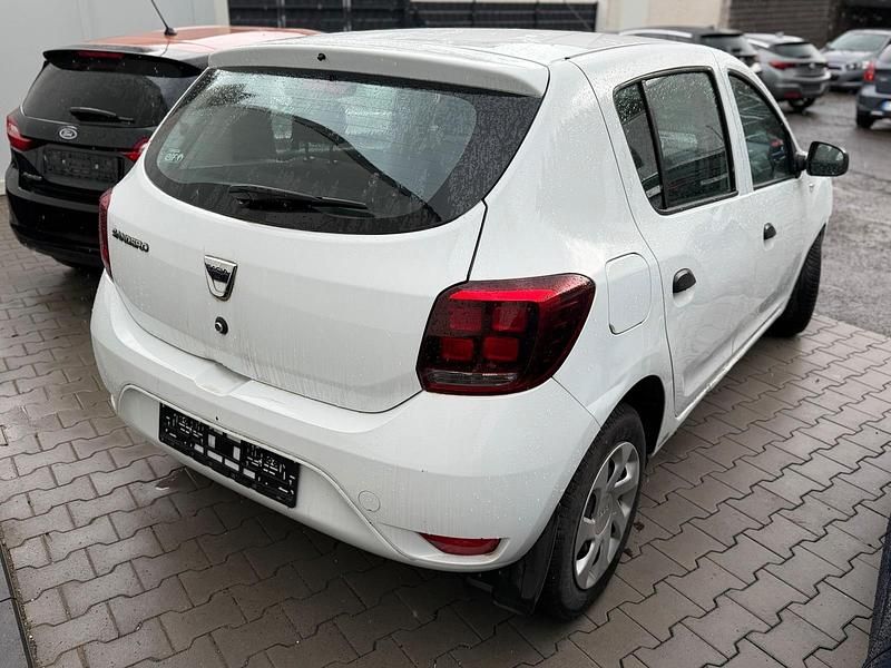 Gebraucht Dacia Sandero 73 PS (53 kW) 2018 Weiß Kleinwagen
