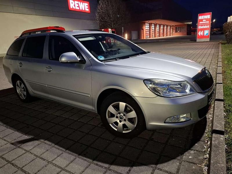 Gebraucht Skoda Octavia 105 PS (77 kW) 2011 Other Kombi