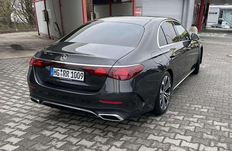 Gebraucht Mercedes E200 Advanced Plus 227 PS (166 kW) 2025 Grau Limousine