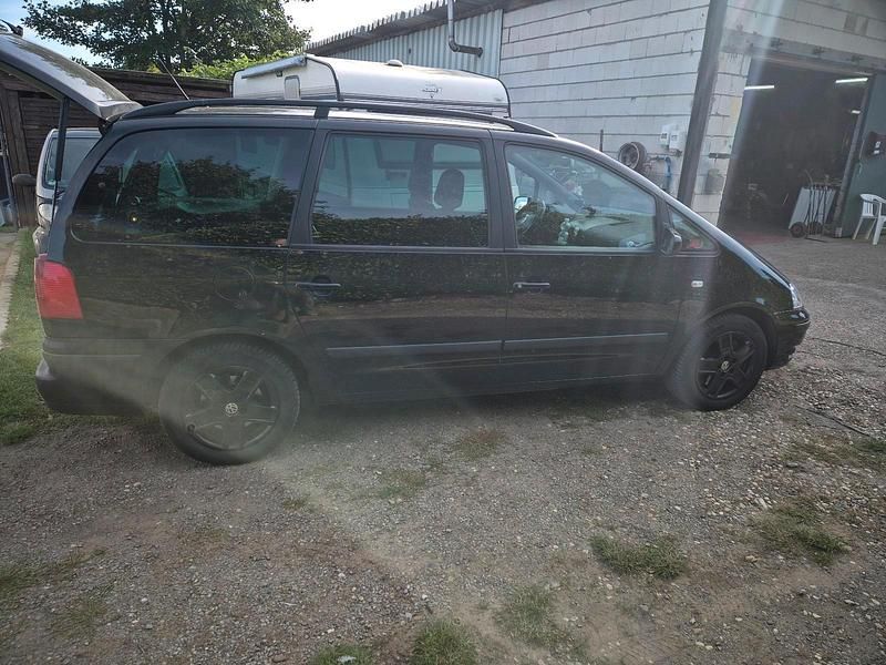 Schwarz Gebraucht 2002 VW Sharan Van / Kleinbus | 2.400 € (Fairer Preis) - Bild 1/4