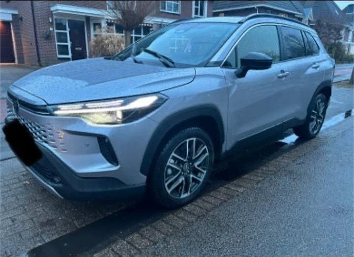 Grau Gebraucht 2025 Toyota Corolla Cross SUV | 31.500 € (Superpreis) - Bild 1/4