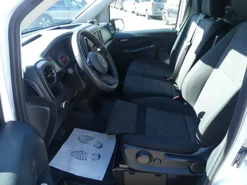 Gebraucht Mercedes Vito 163 PS (119 kW) 2024 Arktikweiss Van