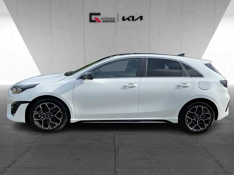 Gebraucht Kia Ceed GT GT-Line 140 PS (102 kW) 2025 Hw2) deluxe white m (weiss Limousine