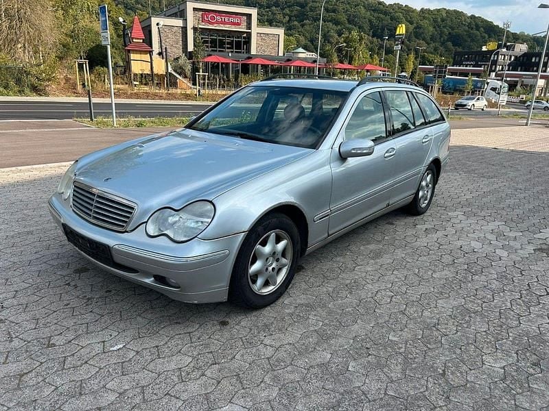 Silber Gebraucht 2002 Mercedes C200 Avantgarde Kombi | 1.790 € (Guter Preis) - Bild 1/4