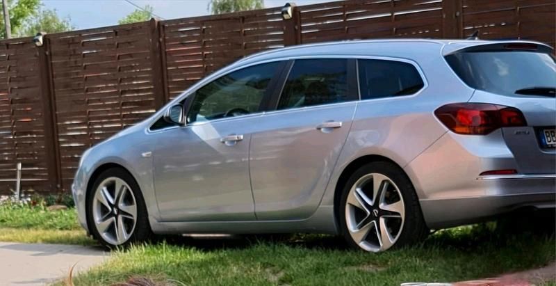 Gebraucht Opel Astra 194 PS (142 kW) 2014 Grau Kombi