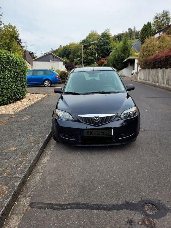 Blau Gebraucht 2006 Mazda 2 Comfort Limousine | 2.150 € (Fairer Preis) - Bild 1/4