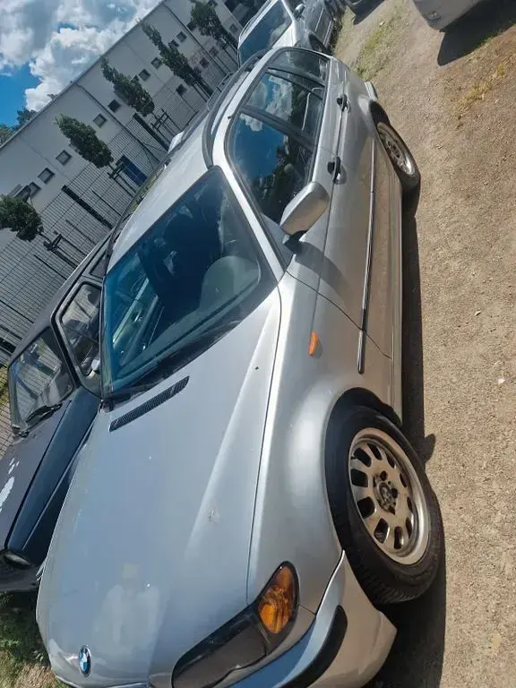 Gebraucht BMW 320 150 PS (110 kW) 2005 Grau Limousine