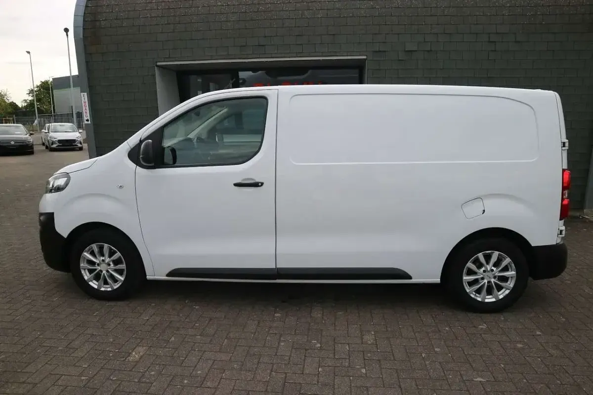Gebraucht Opel Vivaro Edition 144 PS (105 kW) 2023 Casablancaweiss/glacier/arctic Van / Kleinbus