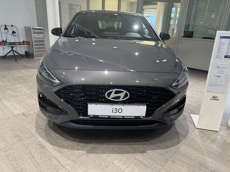 Gebraucht Hyundai Matrix Advantage 140 PS (102 kW) 2025 Ecotronic grey / mic Van / Kleinbus