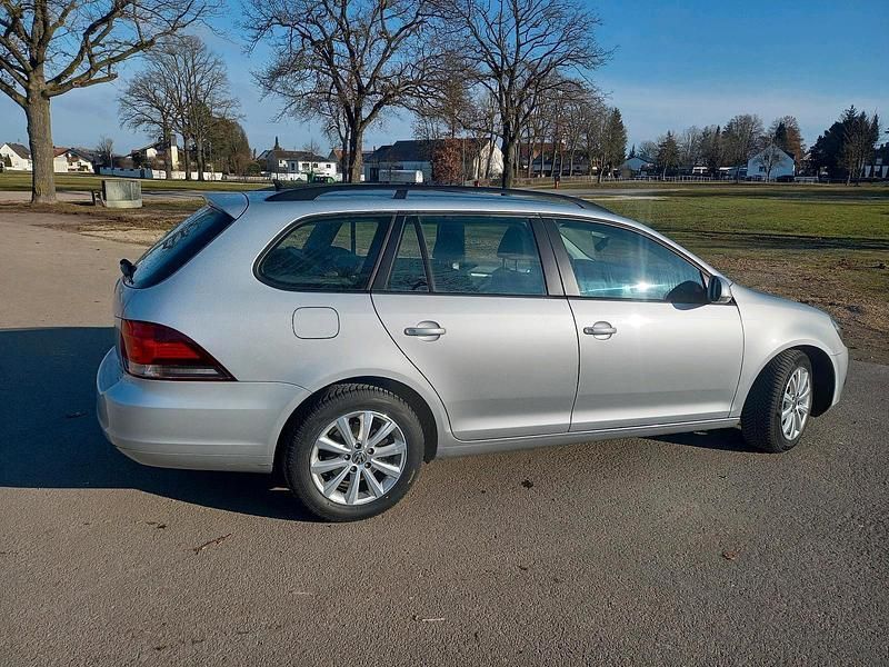 Gebraucht VW Golf VI 105 PS (77 kW) 2011 Silber Kleinwagen