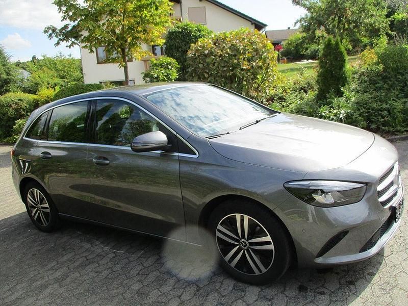 Gebraucht Mercedes B220 190 PS (139 kW) 2022 Grau Kleinwagen