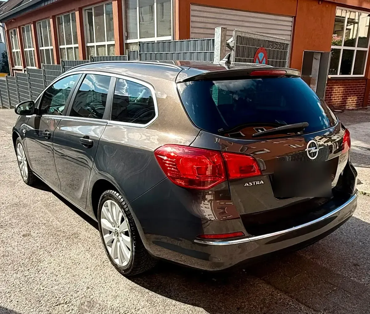Gebraucht Opel Astra Sport 139 PS (102 kW) 2014 Grau Kombi
