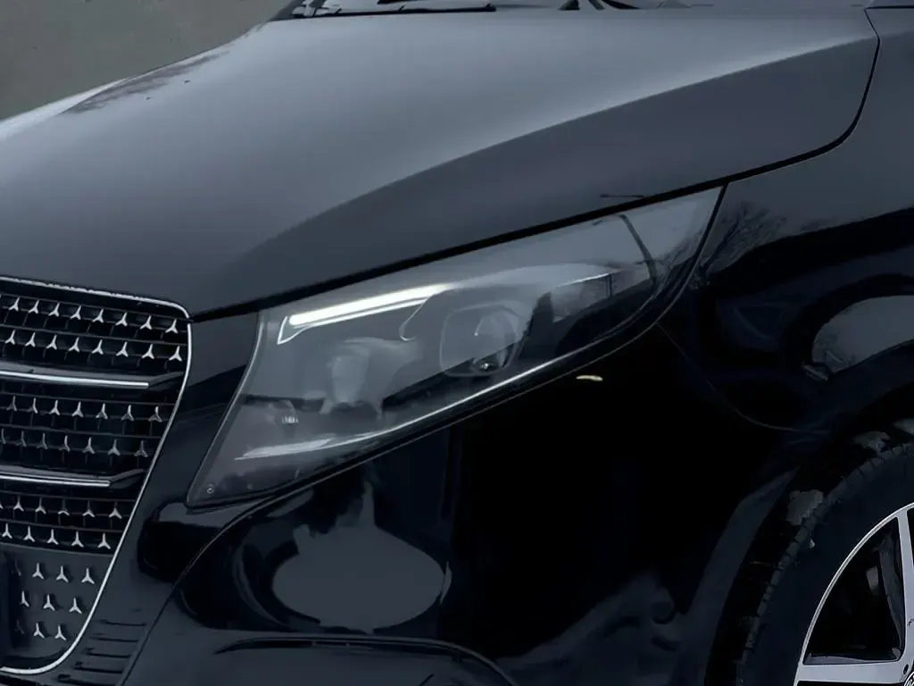 Gebraucht Mercedes V300 Avantgarde 237 PS (174 kW) 2025 Schwarz Van / Kleinbus