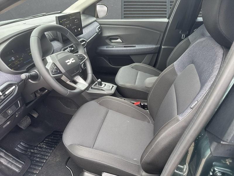 Neu Dacia Jogger Expression 158 PS (116 kW) 2025 Zedergrün Van / Kleinbus