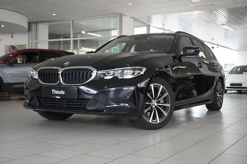 Gebraucht BMW 330 Sport Line 286 PS (210 kW) 2021 Saphirschwarz metallic Kombi