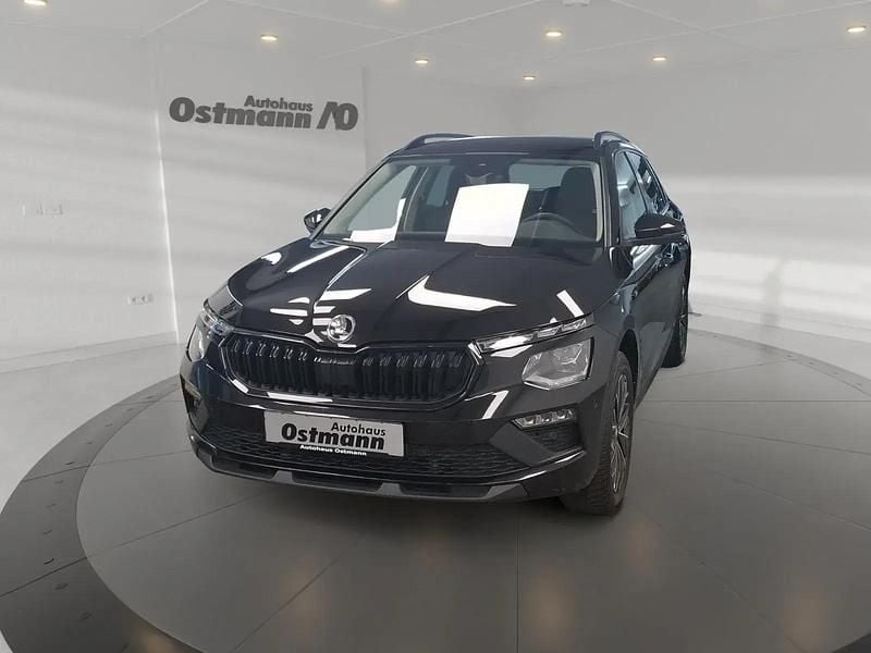 Schwarz (schwarzmagic perleffekt) Gebraucht 2025 Skoda Kamiq Selection SUV | 26.910 € (Fairer Preis) - Bild 1/4