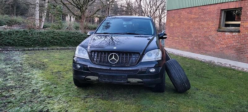 Gebraucht Mercedes ML320 224 PS (164 kW) 2007 Schwarz SUV