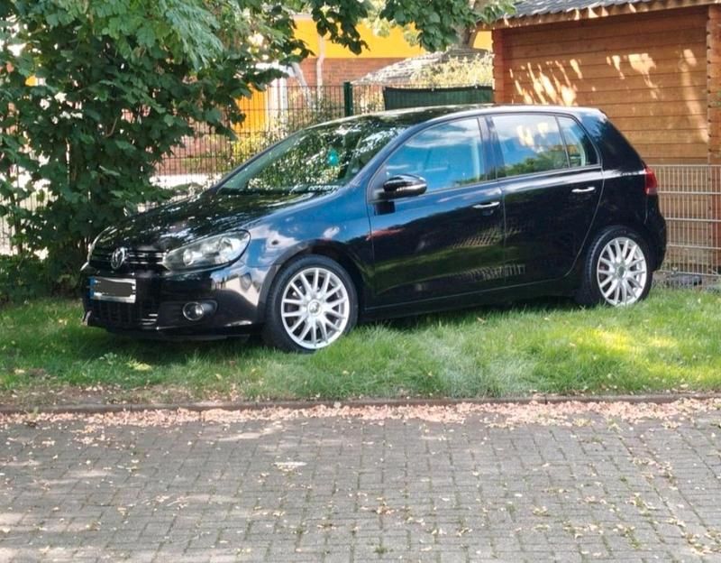 Schwarz Gebraucht 2011 VW Golf VI Kleinwagen | 4.400 € (Fairer Preis) - Bild 1/4