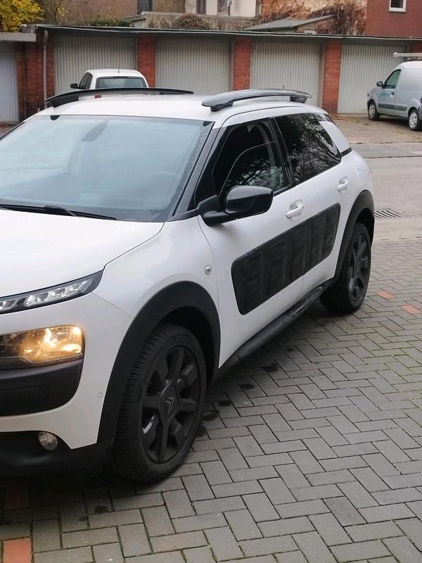 Weiß Gebraucht 2016 Citroën C4 Cactus Kleinwagen | 6.350 € (Guter Preis) - Bild 1/4