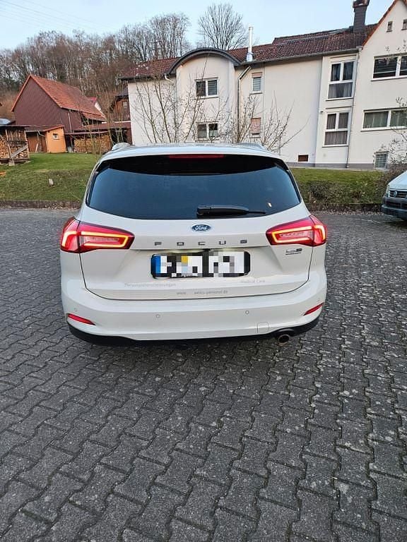 Gebraucht Ford Focus Trend 125 PS (91 kW) 2020 Weiß Limousine