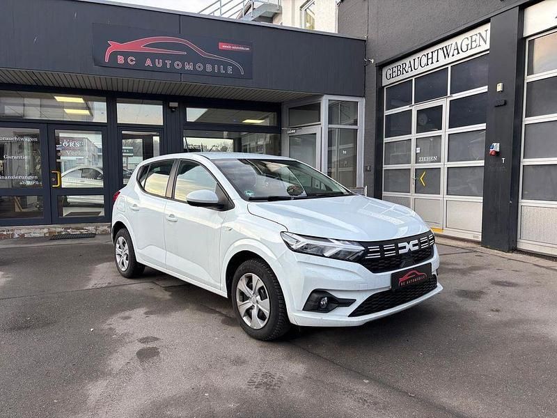 Weiß Gebraucht 2025 Dacia Sandero Expression Limousine | 15.490 € (Superpreis) - Bild 1/4