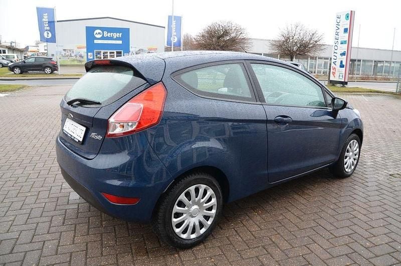 Gebraucht Ford Fiesta Trend 101 PS (74 kW) 2017 Blau Kleinwagen