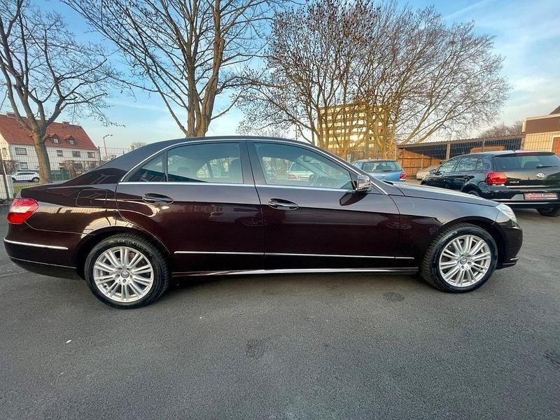 Usata Mercedes E350 272 CV (200 kW) 2011 Marrone Berlina